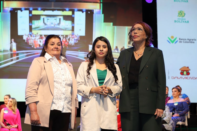 HOMENAJE ESPECIAL A LA MUJER RURAL