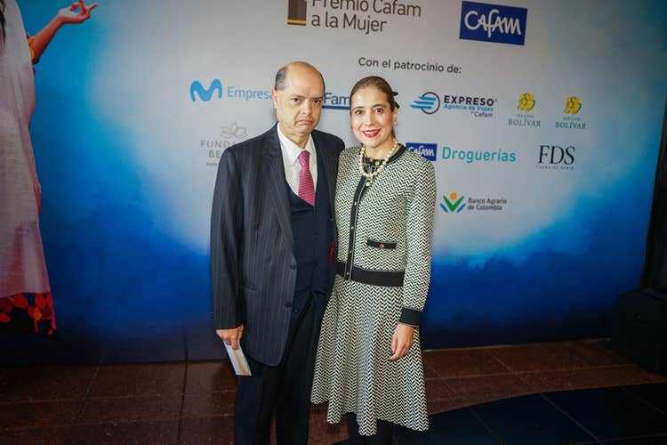 Enrique Vargas Lleras y María del Socorro Álvarez asistentes al acto de premiación número 34.