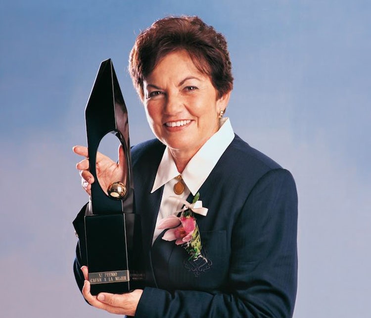 LUCY BETANCOURT DE PALACIO