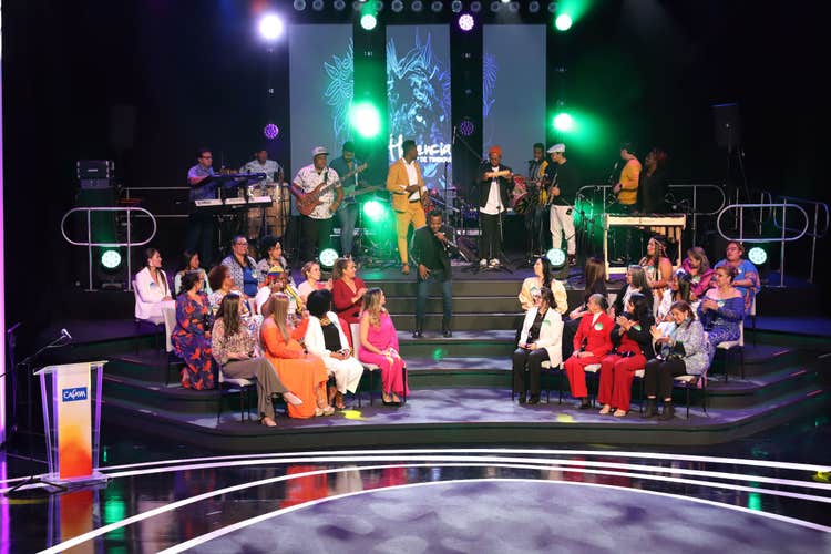 Presentación del grupo musical Herencia de Timbiquí, que estuvo llena de emoción y ritmo colombiano.