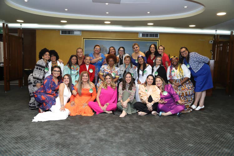 Preparación de las mujeres finalistas a la edición 34 del Premio Cafam a la Mujer.