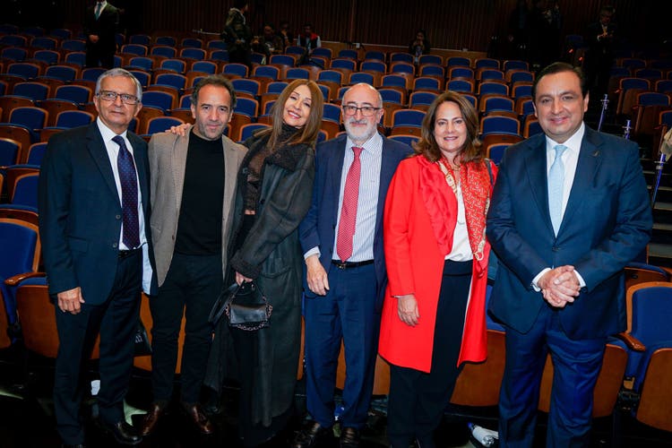 Invitados a la ceremonia de premiación, Germán Santamaría Barragán, Yamit Amad Serna, Amparo Grisales, Juan Lozano y su esposa Martha Cruz y Jorge Alfredo Vargas.