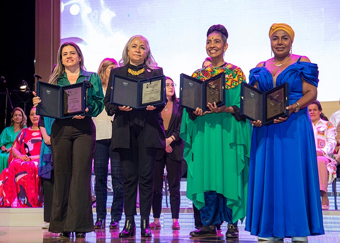 Homenaje especial a las Mujeres Cafam de años anteriores: Ludirlena Pérez, Ruth Consuelo Chaparro, Jenny de la Torre y Yanet Mosquera.