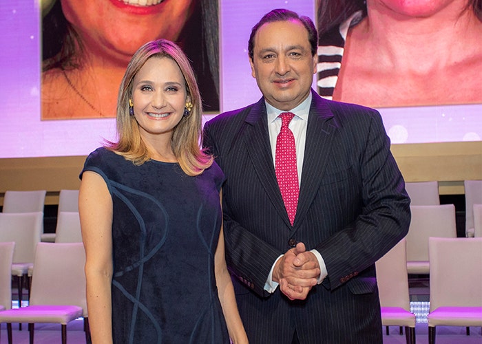 Inés María Zabaraín y Jorge Alfredo Vargas, presentadores del Premio Cafam a la Mujer.