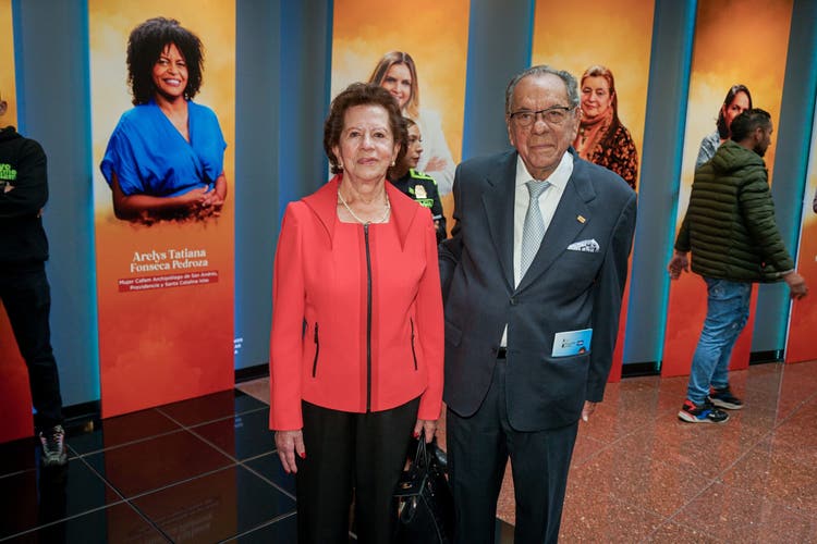Isabel Moreno de Torres y Nepo Torres, asistentes a la ceremonia de premiación.