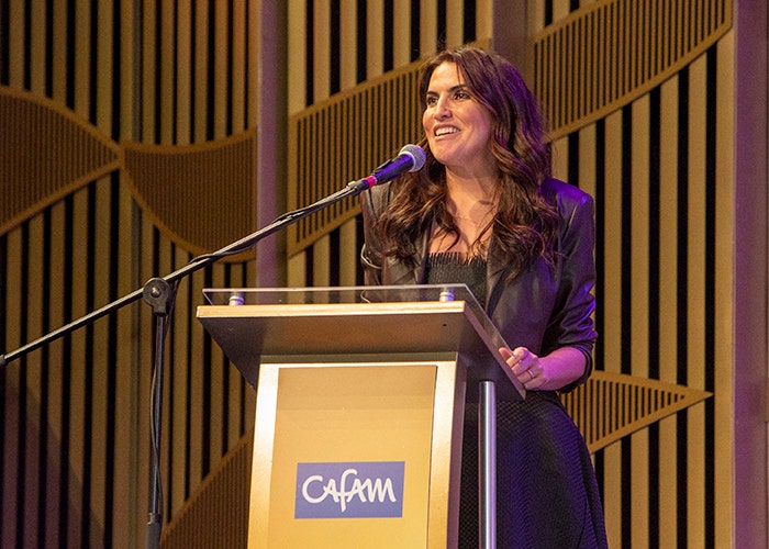 Maria Paula Avila Osorio, Mujer Cafam 2023, durante su discurso en la edición 35.
