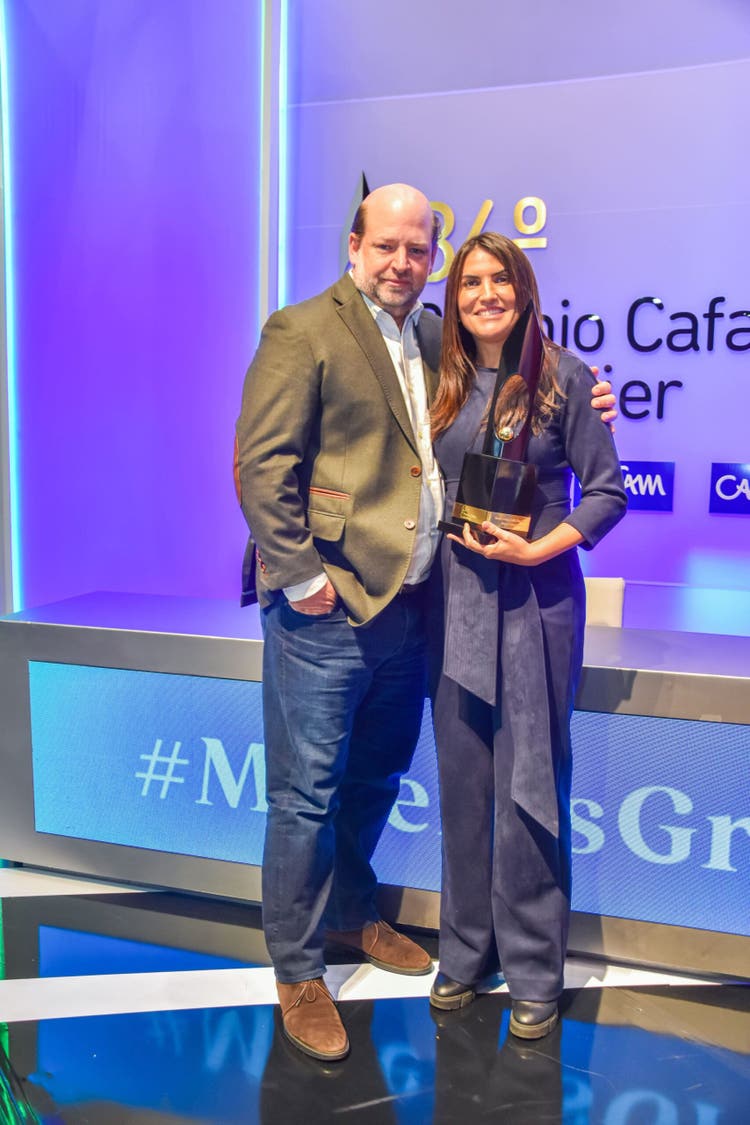 María Paula Avila, ganadora de esta edición junto a su esposo Christian Pfeil-Schenider.